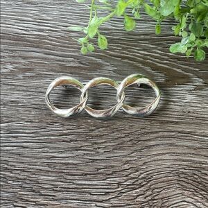 Vintage 90’s Silver Chain Link Interlinked Rings Brooch